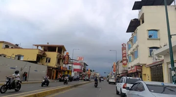 SE VENDE CASA EN LA AVENIDA LA FERROVIARIA.