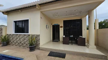 VENDO CASA  DE UNA PLANTA CON PISCINA