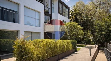 CASA RODEADA DE NATURALEZA EN CUMBAYÁ