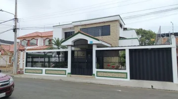 casa amplia de venta en portoviejo los mangos r/p