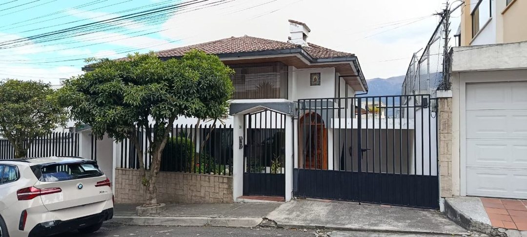 Casa en venta en Monteserrín
