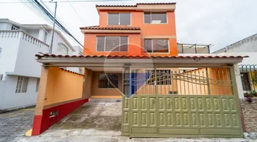 CASA EN VENTA CON 2 DEPARTAMENTOS URB. 6 DE JUNIO