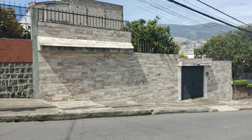 Casa con Terreno en la Rumiñahui norte de Quito