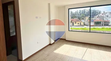 CASA POR ESTRENAR ADOSADA SOLO POR UN LADO