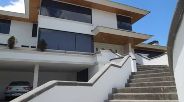 CASA  EN VENTA 4 D , QUITO NORTE STA. LUCIA