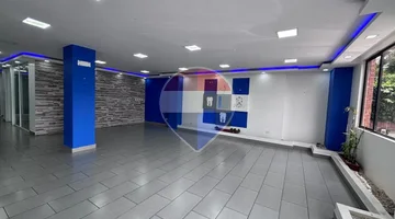 LOCAL EN RENTA   Frente al parque de la madre