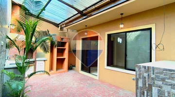 VENTA CASA DOS PISOS PLAZA MADEIRA VIA L. FEBRES C