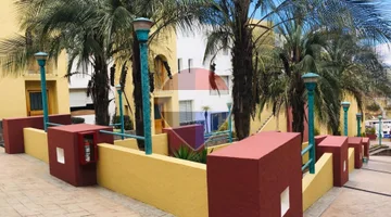 Casa de 3 pisos sector residencial estratégico