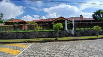 CASA EN VENTA SANGOLQUI  , UNA PLANTA 5 D