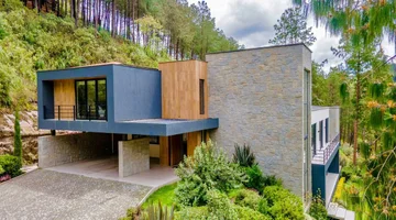 En Venta Casa de Lujo Sector Vía a Tutupali Tarqui