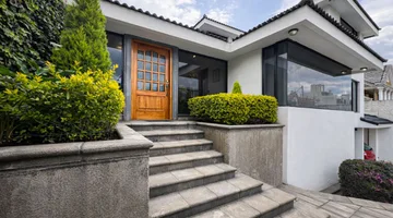 URBANIZACIÓN EL CONDADO CASA DE VENTA 347 M2 CONST