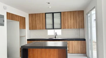 MODERNA CASA EN SAVALI CON ACABADOS DE LUJO