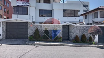 CASA EN VENTA SECTOR URB. JULIO MATOVELLE, KENNEDY