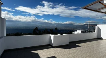 Venta Casa Moderna en Nayón Central