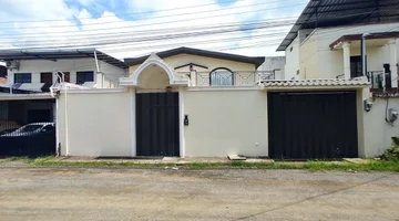 casa de venta sector los mangos portoviejo