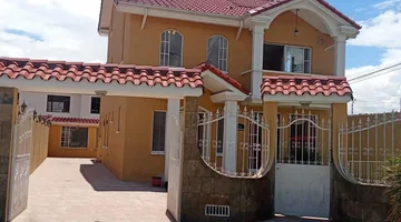 SE VENDE  CASA EN EL VALLE DE LOS CHILLOS EN URB.