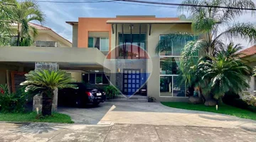 Casa en Samborondon km 4.5, Urb. San Isidro