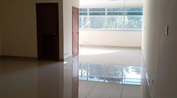 EN VENTA OFICINA CON 2 PARQUEOS, KENNEDY NORTE