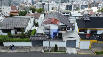 VENTA CASA REMODELADA BATAN ALTO.