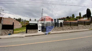 CASA EN RENTA CON AREA VERDE