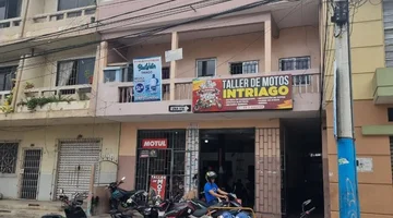 CASA DE DE DOS PLANTAS MÁS TERRAZA POR EL HOSPITAL