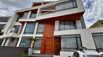 CASA EN VENTA 348m2 Urb. Balcón del Norte–Carcelén
