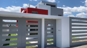 Casa de 3 habitaciones con terraza en urbanización