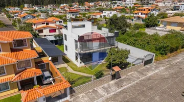 CASA EN VENTA - CONOCOTO - URBANIZACION EXCLUSIVA