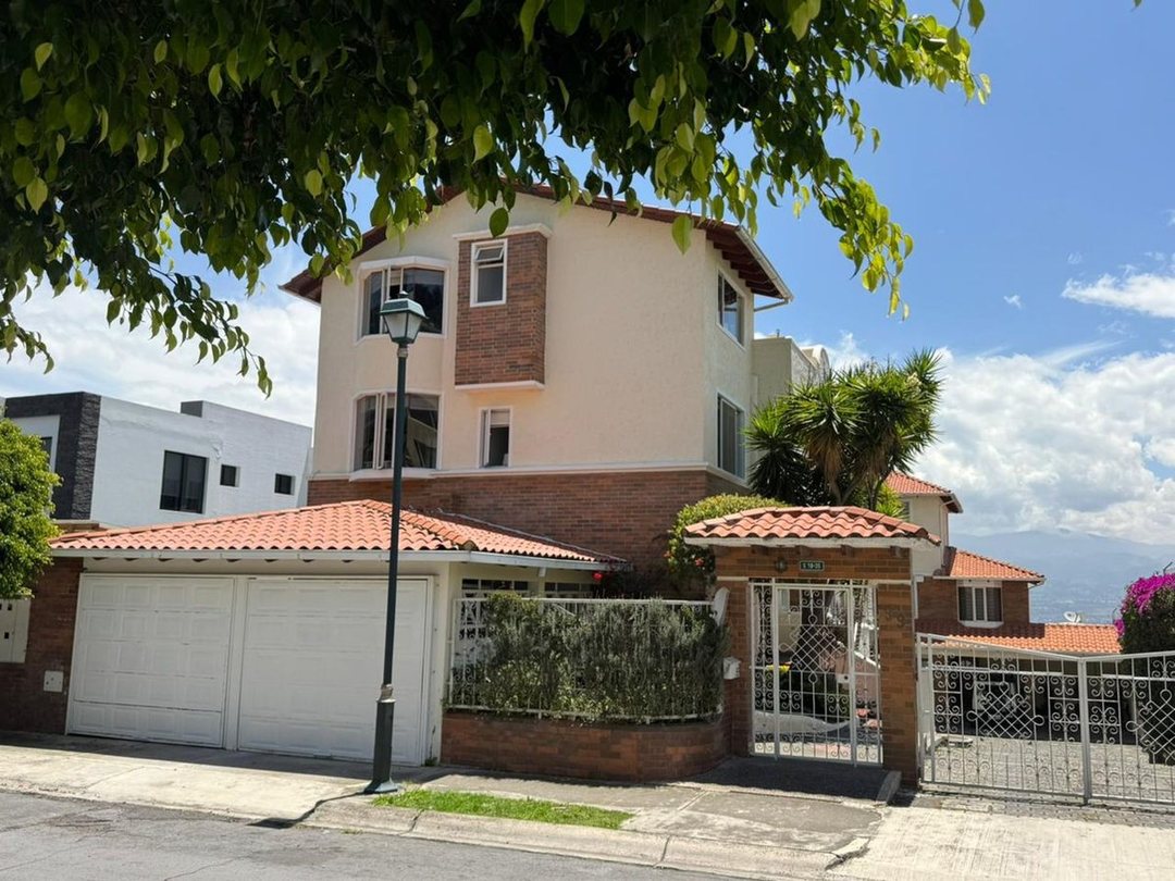 Casa en venta en Nayón