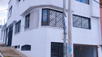 SE VENDE CASA MAS LOCAL - CALDERON