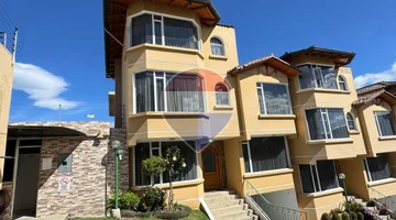 CASA EN VENTA SECTOR SANTA LUCÍA 4 DORMITORIOS