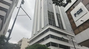 VENTA DE OFINA AMOBLADA