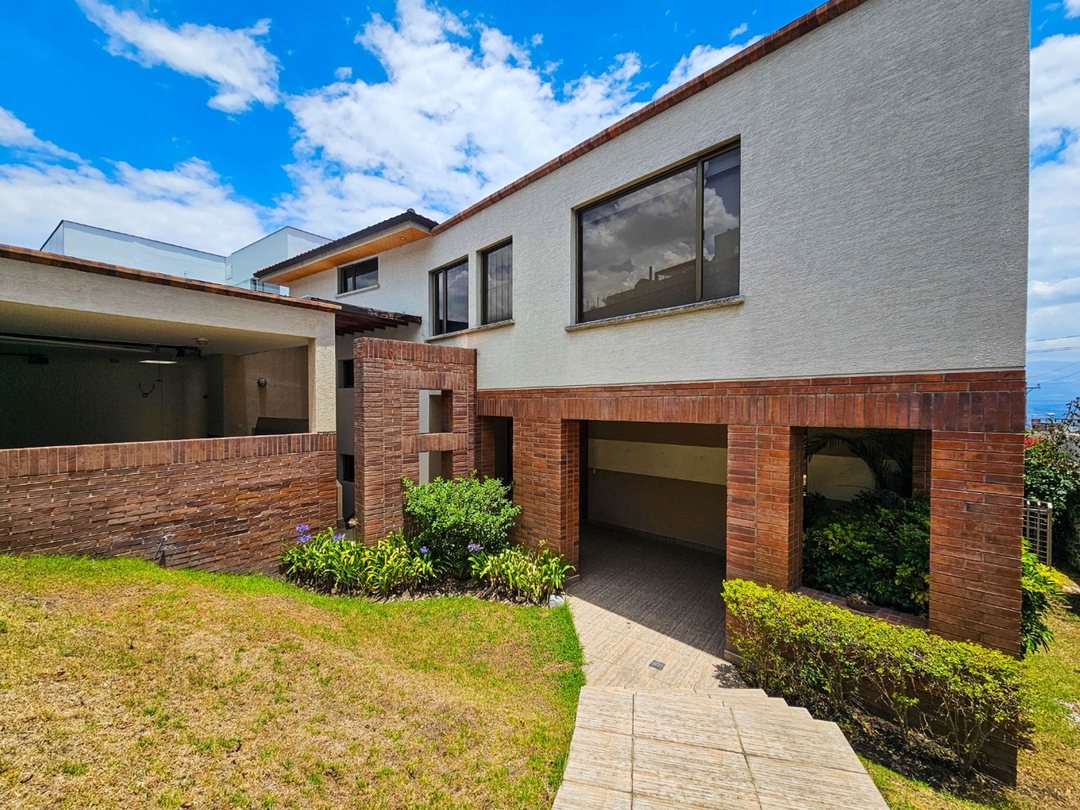 Casa en venta en Nayón