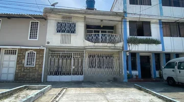 CASA EN VENTA 2PLANTAS SAUCES 1 SECTOR CERRADO