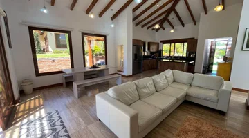 CASA AMOBLADA EN RENTA – PAKAKUNA GARDENS, CHECA