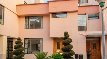 Casa en Monteserrín confort, amplitud y ubicacion