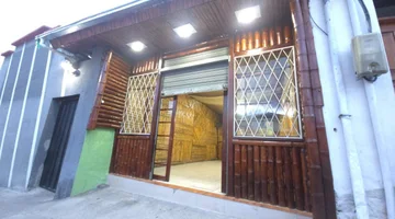 SE ARRIENDA LOCAL - EN CENTRO DE CONOCOTO / 40m2
