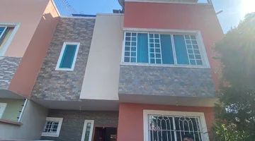EN VENTA CASA DE 3 PLANTAS MACHALA