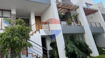 Casa de venta San Juan de Cumbayá en conjunto