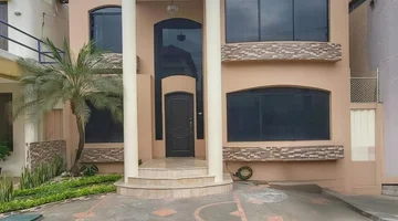 Casa 4 dorm. con dorm. en planta baja –Urb. Goleta