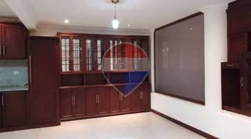 RENTO CASA AMPLIA SECTOR COMERCIAL