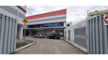 Venta De Local Comercial De 3 Pisos, Machala