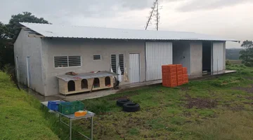 En venta terreno comercial con galpón