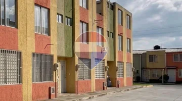 CASA DE VENTA-JUNTO A LA PLATAFORMA EN QUITUMBE