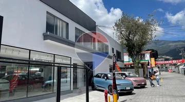 Se Renta Oficina Comercial sector La Prensa 240mts