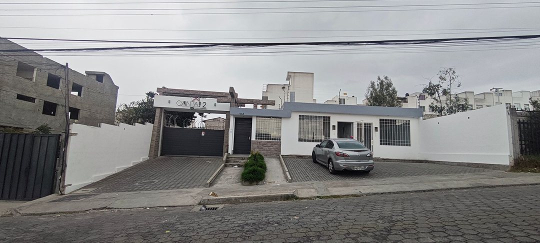 Casa en alquiler en Calderón