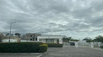 terreno de venta en urbanización en manta zona lux